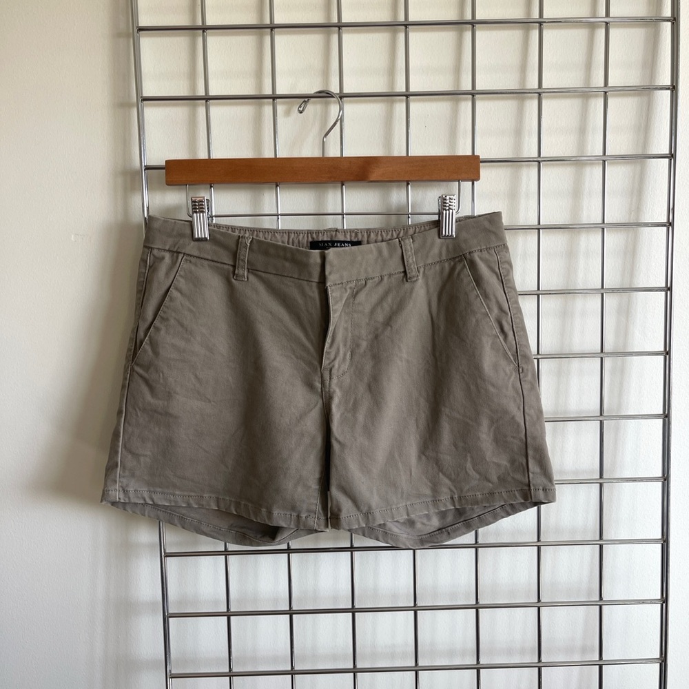 Max Jeans Women's Tan Flat Front Shorts